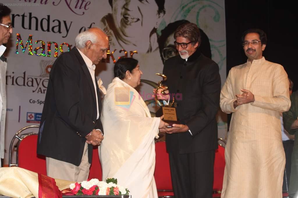 Lata Mangeshkar, Amitabh Bachchan, Yash Chopra at Lata Mangeshkar's birthday concert in Shanmukhanand Hall on 28th Sept 2011
