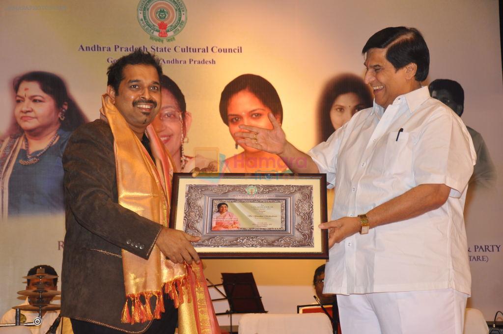 Shankar Mahadevan attends 2011 Lata Mangeshkar Music Awards on 27th September 2011
