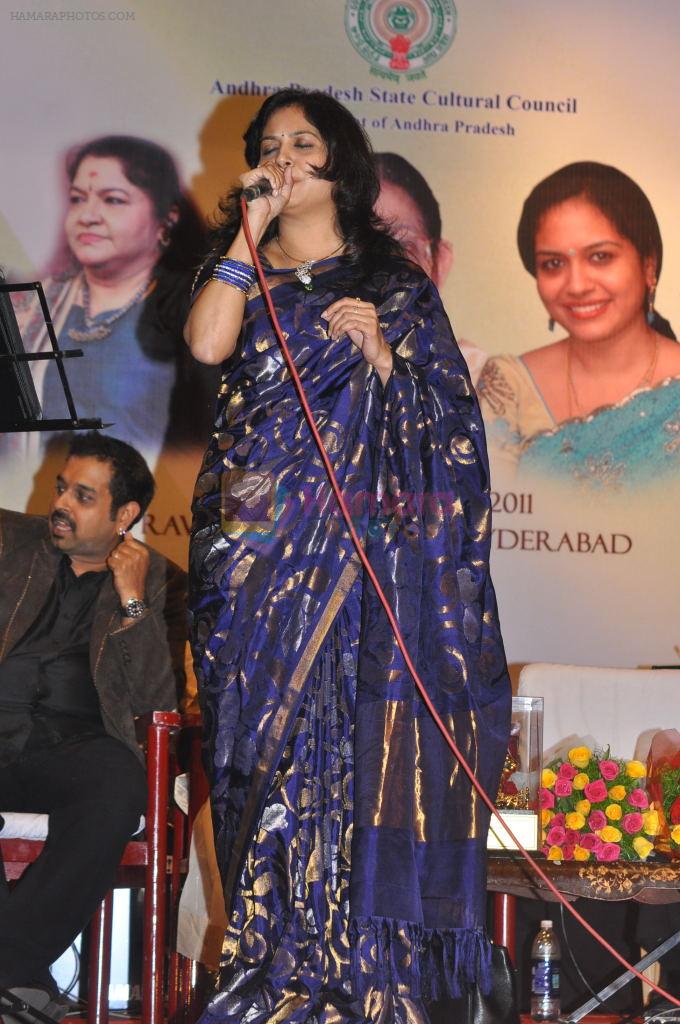 Sunitha Upadrashta attends 2011 Lata Mangeshkar Music Awards on 27th September 2011