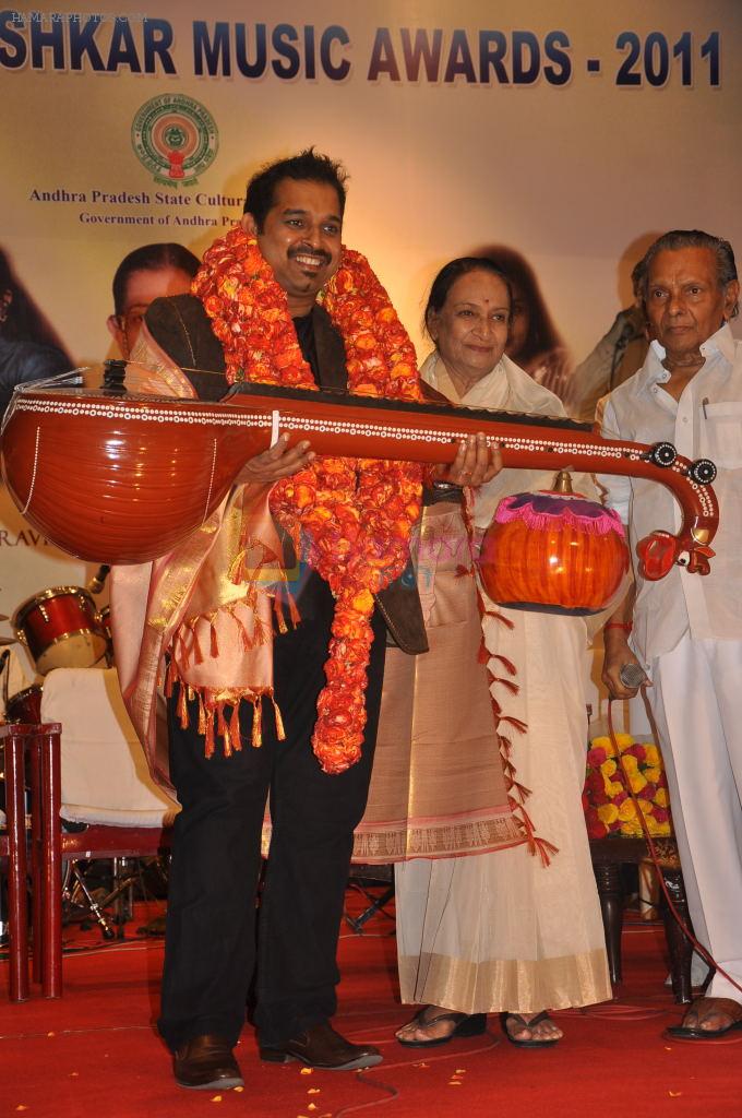 Shankar Mahadevan attends 2011 Lata Mangeshkar Music Awards on 27th September 2011