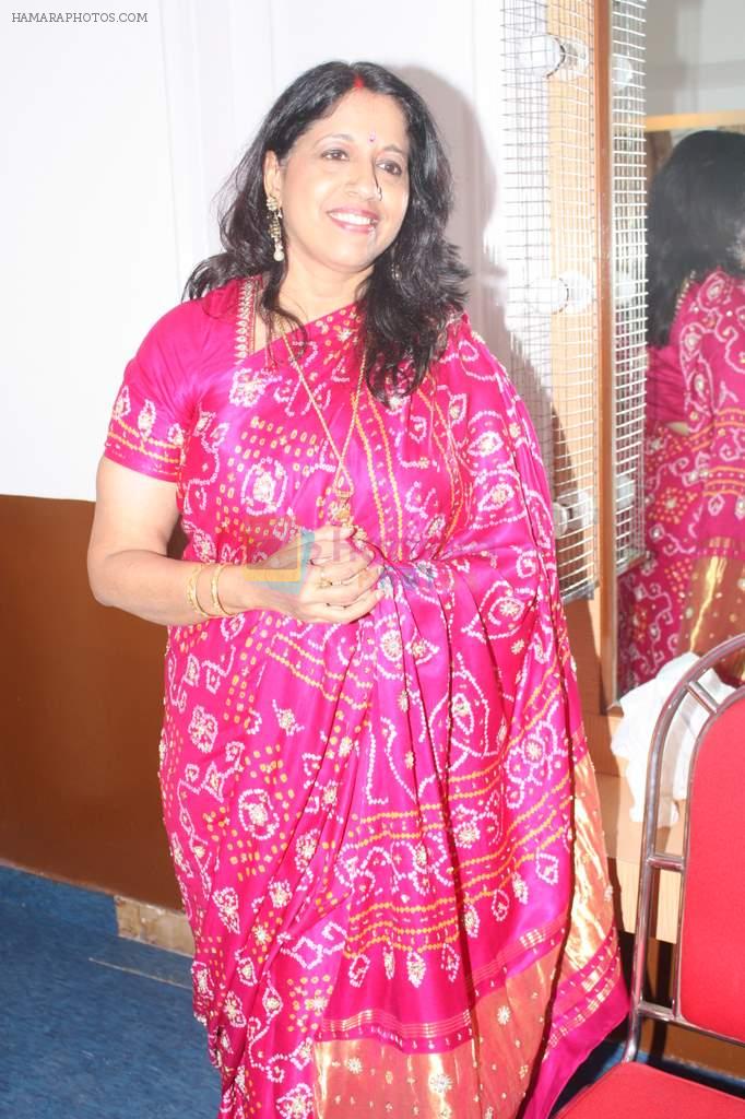 Kavita Krishnamurthy at Lata Mangeshkar's birthday concert in Shanmukhanand Hall on 28th Sept 2011