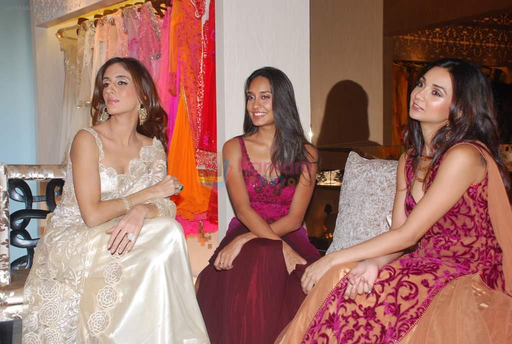 Lisa Haydon, Ira Dubey, Farah Ali Khan at opening of Amber by Ecru Luxury a pret label by Ankur Batra in Kemps Corner on 29th Sept 2011