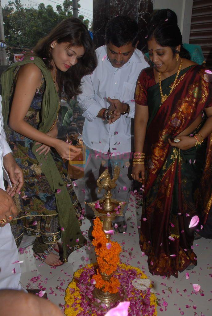 Sneha Ullal Launches Kuber Jewellery on 29th September 2011