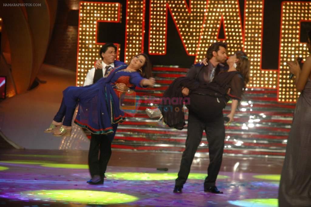 Priyanka Chopra, Shahrukh Khan, Hrithik Roshan, Farah Khan, Vaibhavi Merchant at the Finale of Just Dance in Filmcity, Mumbai on 29th Sept 2011