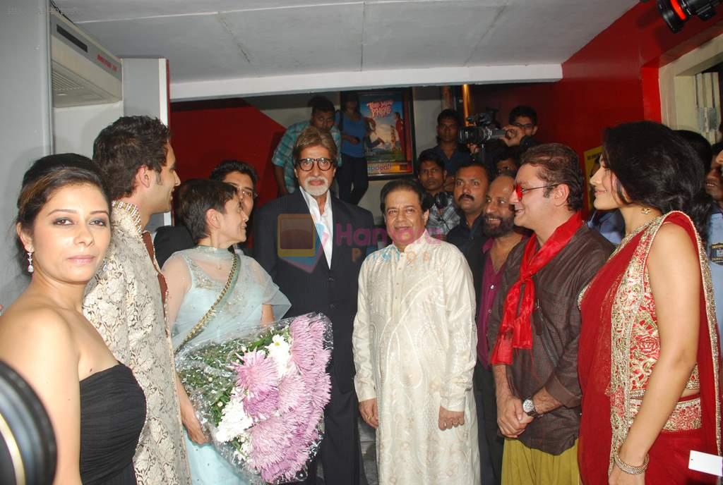 Deepa Sahi, Amitabh Bachchan, Anup Jalota, Vinay Pathak at the Premiere of film Tere Mere Phere in PVR on 29th Sept 2011