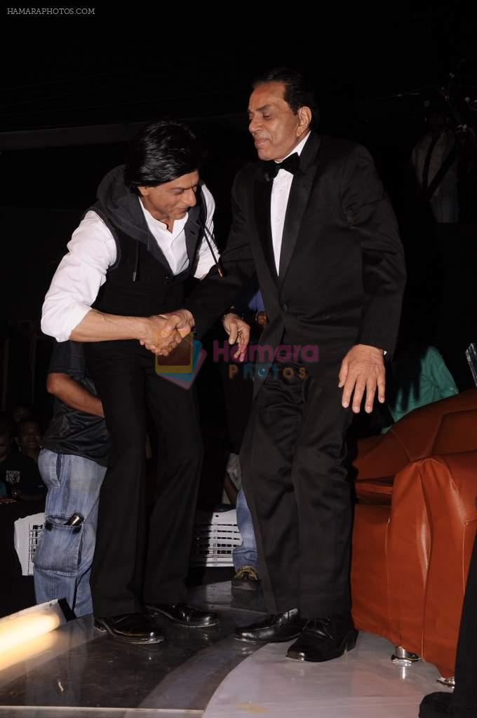 Shahrukh Khan, Dharmendra on the sets of India's got talent in Filmcity, Mumbai on 30th Sept 2011