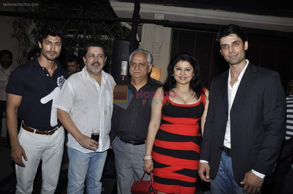 Vidyut Jamwal, Ramesh Sippy, Kiran Juneja at Force film success bash in Oakwood on 7th Oct 2011
