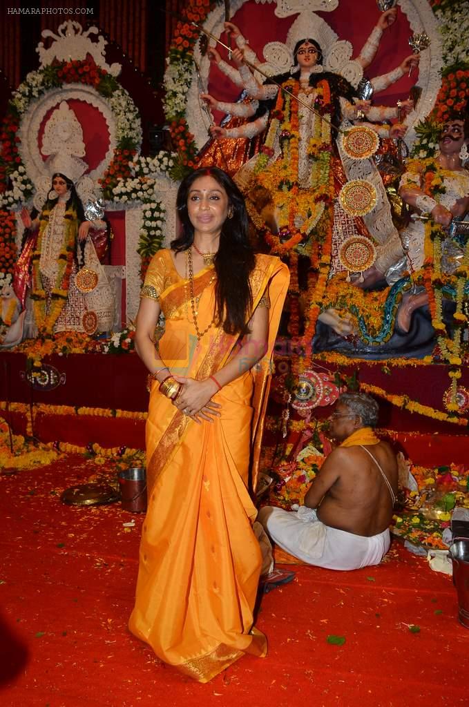 Sunita Gowitrikar at North Bombay Sarbojanin Durga Puja on 4th Oct 2011