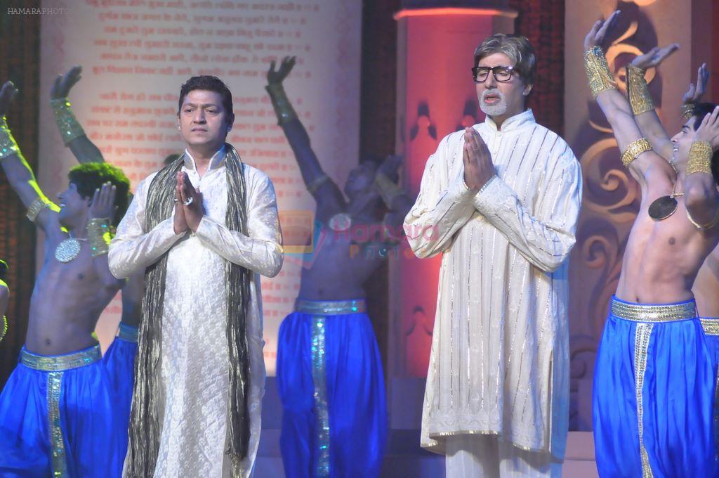 Aadesh Shrivastav, Amitabh Bachchan at the launch of the Hanuman Chalisa album in Mehboob Studio on 9th Oct 2011