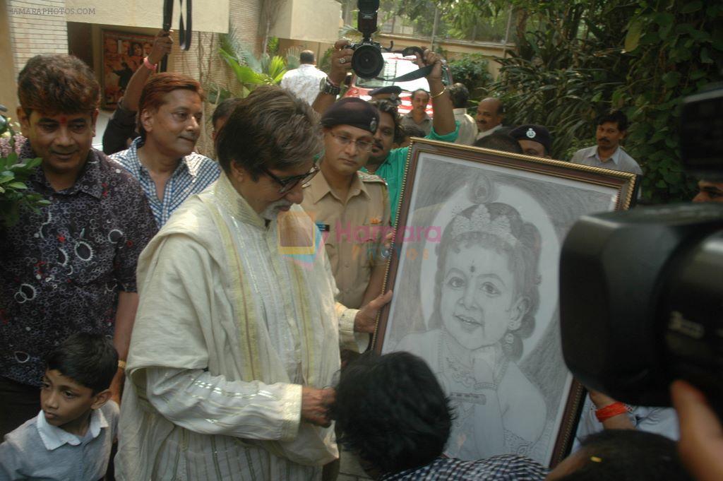 Amitabh Bachchan meets media on his Birthday in Janak, Juhu, Mumbai on 11th Oct 2011
