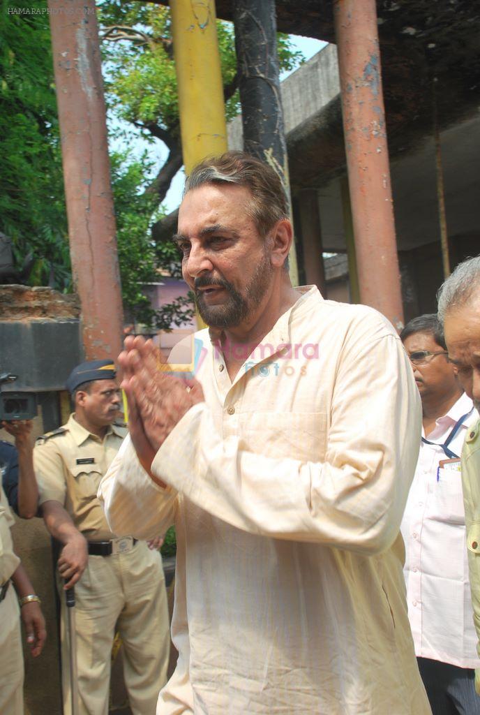 Kiran Bedi pay last tribute to jagjit singh in Chandanwadi, Mumbai on 11th Oct 2011