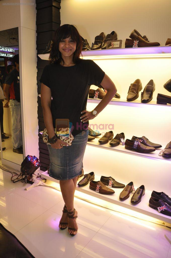 Manasi Scott at the launch of Pavers England store in Pheonix mills, mumbai on 11th Oct 2011