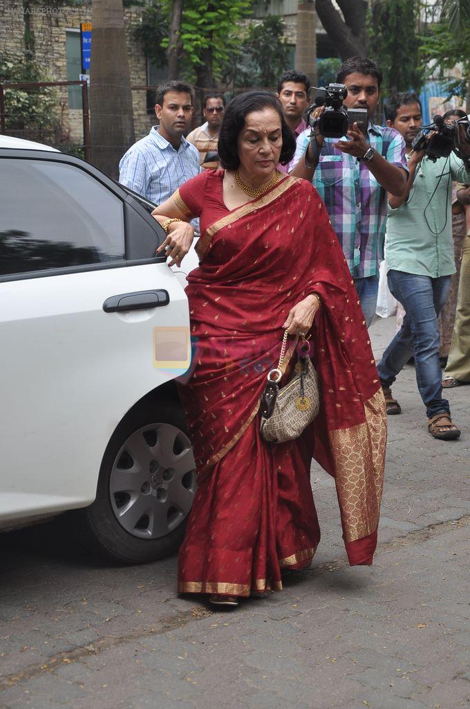 Asha Parekh at Aishwarya Rai's Baby shower ceremony in Jalsaa, Juhu, Mumbai on 18th Oct 2011