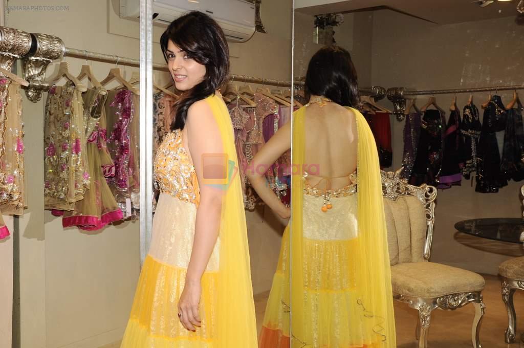 Anjana Sukhani shops at Archana Kocchar store in Juhu, Mumbai on 18th Oct 2011