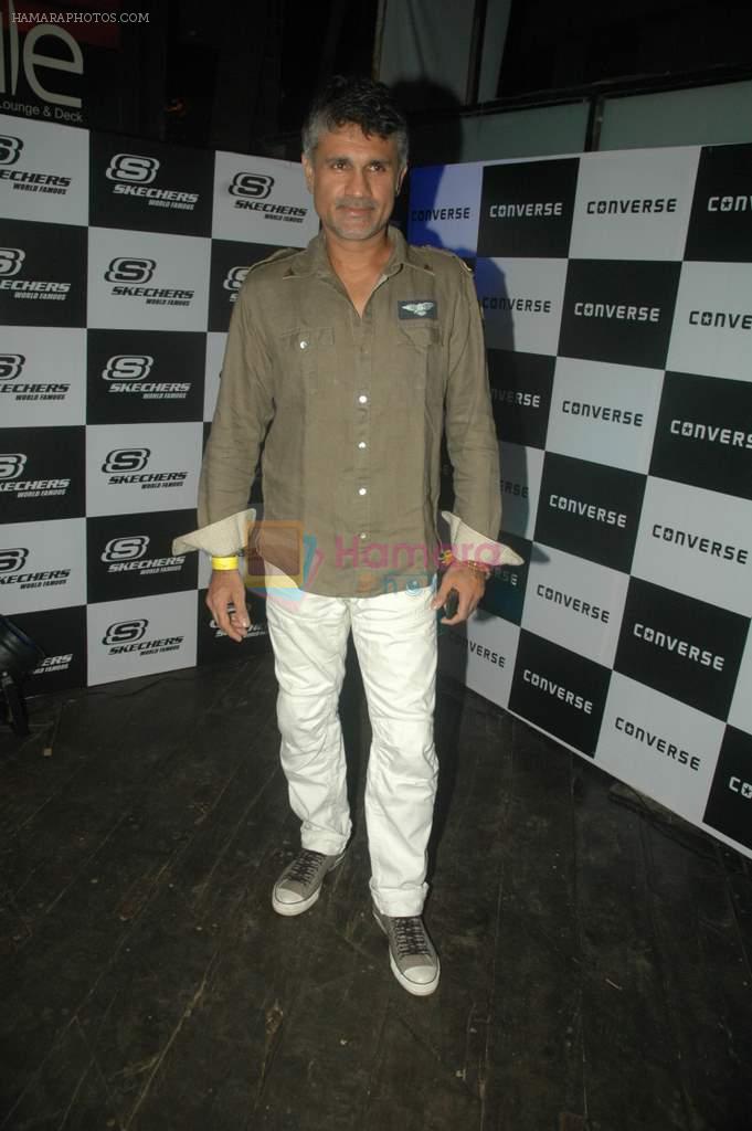 Arjun Khanna at Atul Kasbekar's Converse bash in Vie Lounge on 19th Oct 2011