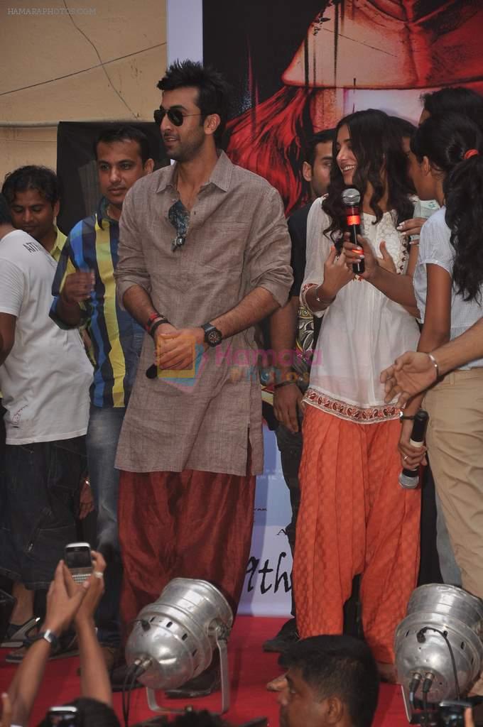Ranbir Kapoor and Nargis Fakri promote Rockstar in MMK College on 19th Oct 2011