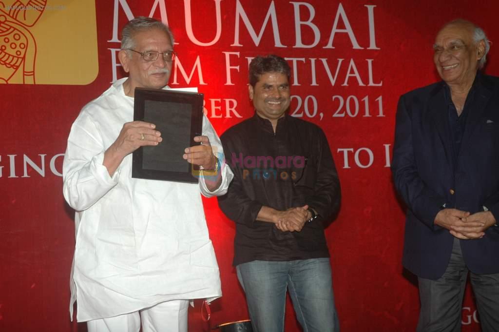 Gulzar, Vishal Bharadwaj, Yash Chopra at 13th MAMI Closing ceremony on 20th Oct 2011