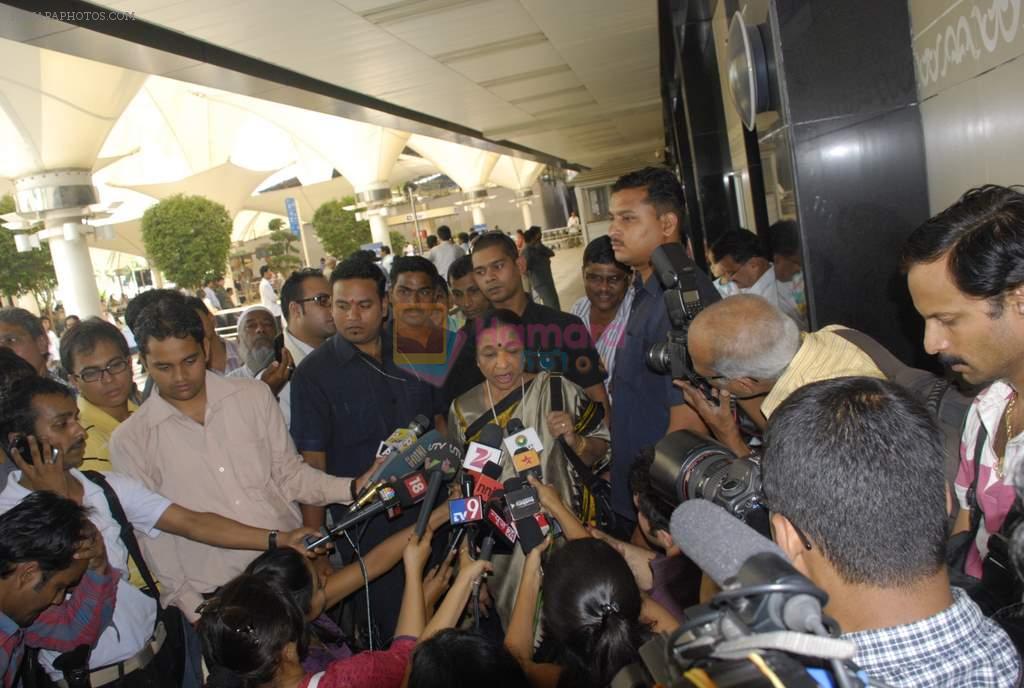 Asha Bhosle spotted at airport on 21st Oct 2011