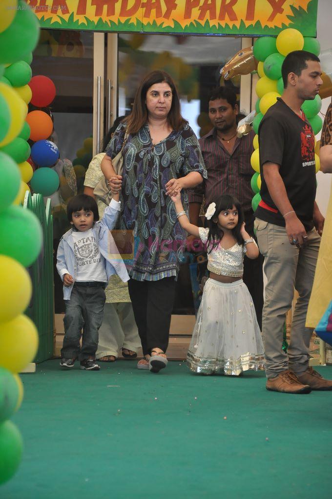 Farah Khan at Sanjay Dutt and Manyata celebrates childrens birthday in Blue Sea, Mumbai on 21st Oct 2011