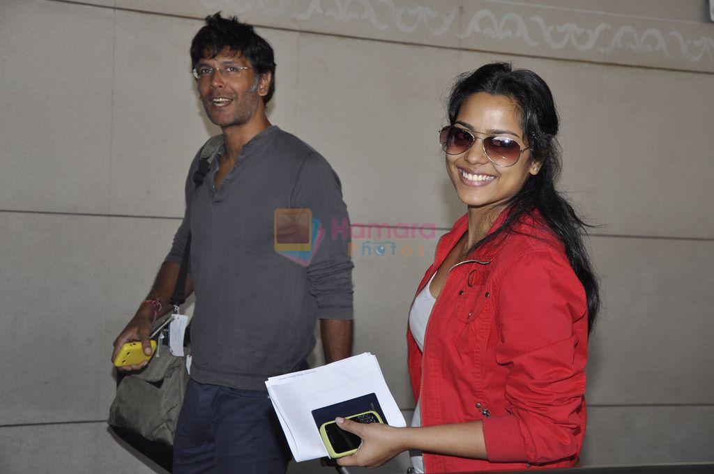 Shahana Goswami, Milind Soman leave for Ra.One Premiere tour in Airport, Mumbai on 23rd Oct 2011