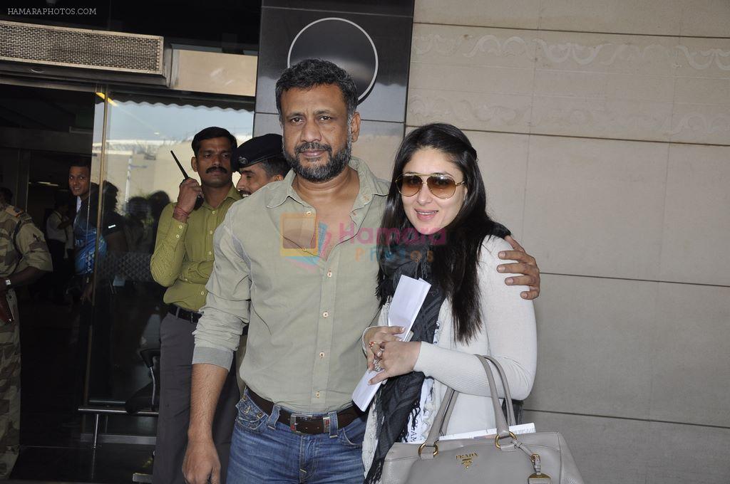 Kareena Kapoor, Anubhav Sinha leave for Ra.One Premiere tour in Airport, Mumbai on 23rd Oct 2011