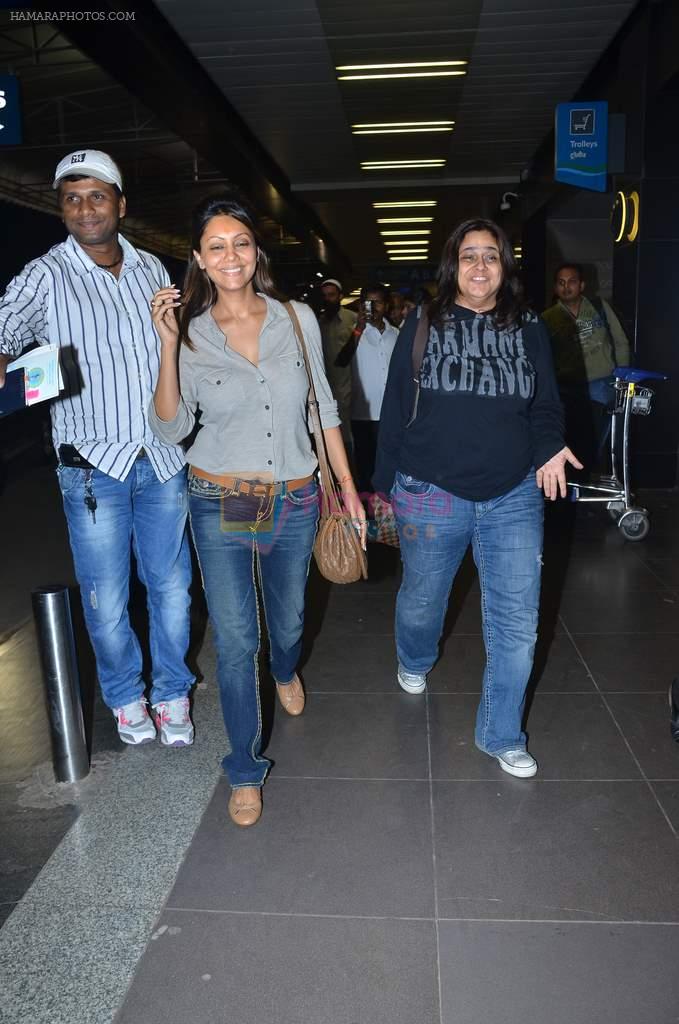 Gauri Khan leaves for RA-One London premiere in International Airport, Mumbai on 23rd Oct 2011