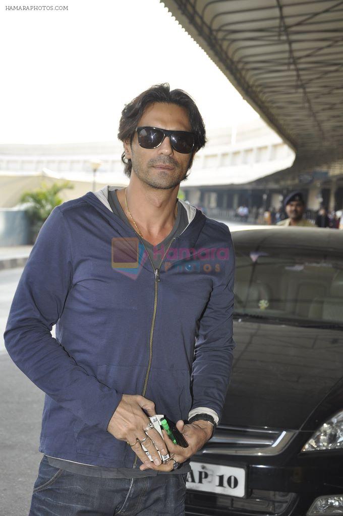 Arjun Rampal leave for Ra.One Premiere tour in Airport, Mumbai on 23rd Oct 2011