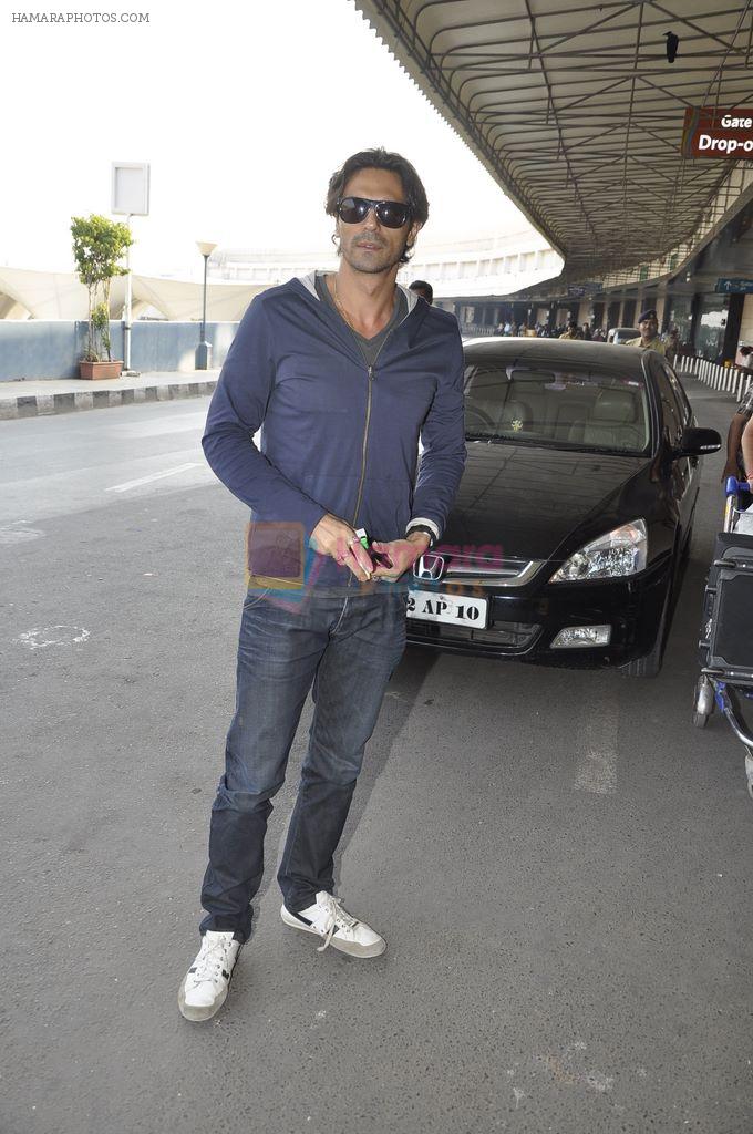 Arjun Rampal leave for Ra.One Premiere tour in Airport, Mumbai on 23rd Oct 2011