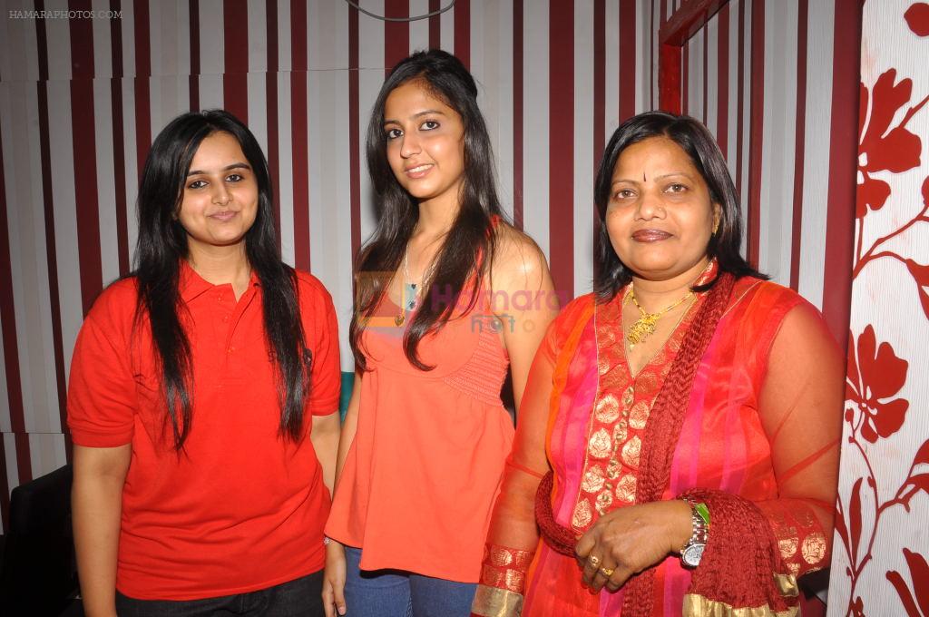 Anushka Shah Lunches Suja's Beauty Care on 22nd October 2011