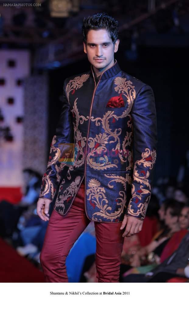 Model walk the ramp for Shantanu and Nikhil Show at Bridal Asia 2011 on 27th Sept 2011