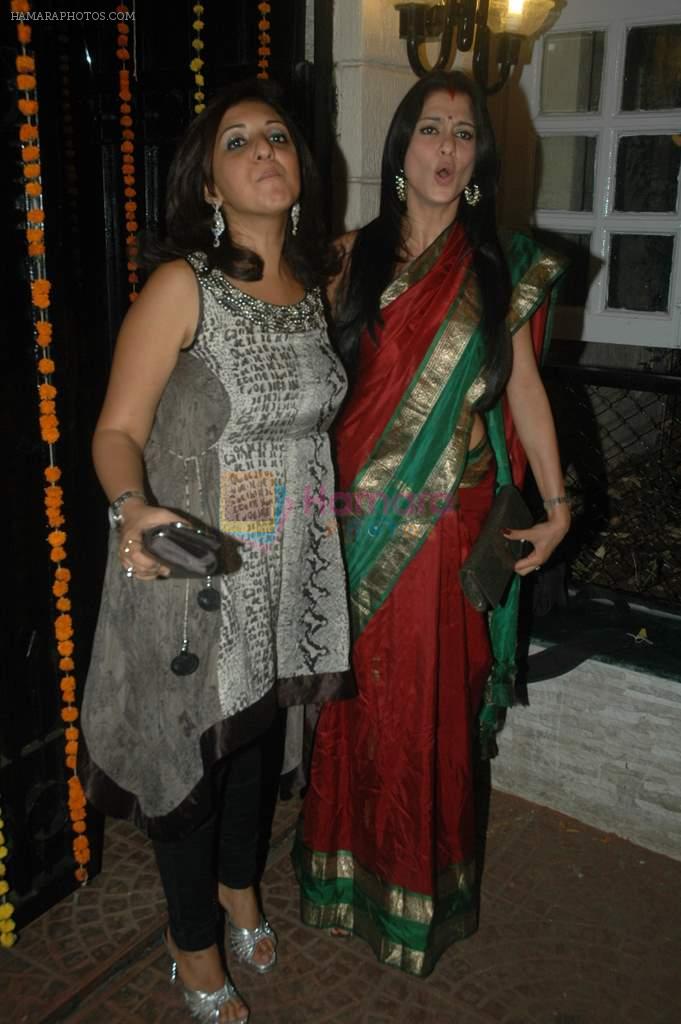 Shilpa Saklani, Munisha Khatwani at Jeetendra and Ekta Kapor's Diwali bash in Juhu, Mumbai on 27th Oct 2011
