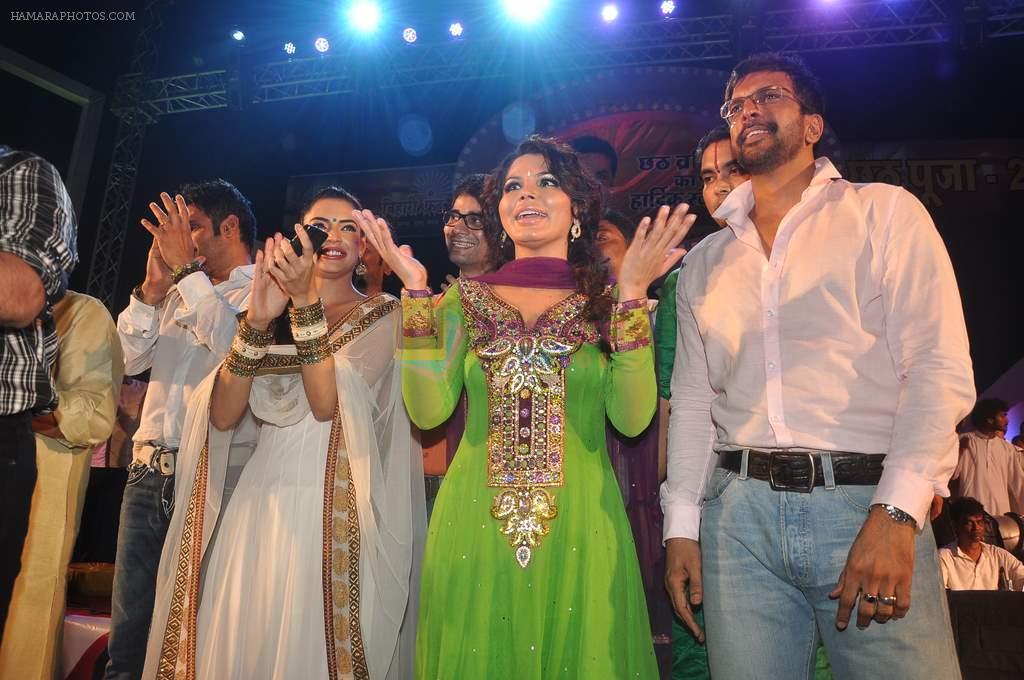 Suniel Shetty, Shweta Bhardwaj, Rakhi Sawant, Govinda, Jaaved Jaffery with the star cast of the film The Loot at Sanjay Nirupam's Chatt Pooja in Juhu Beach on 1st Nov 2011