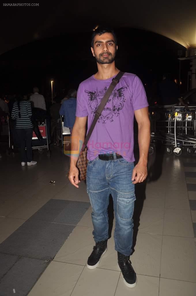 Ashmit patel snapped at airport on 2nd Nov 2011