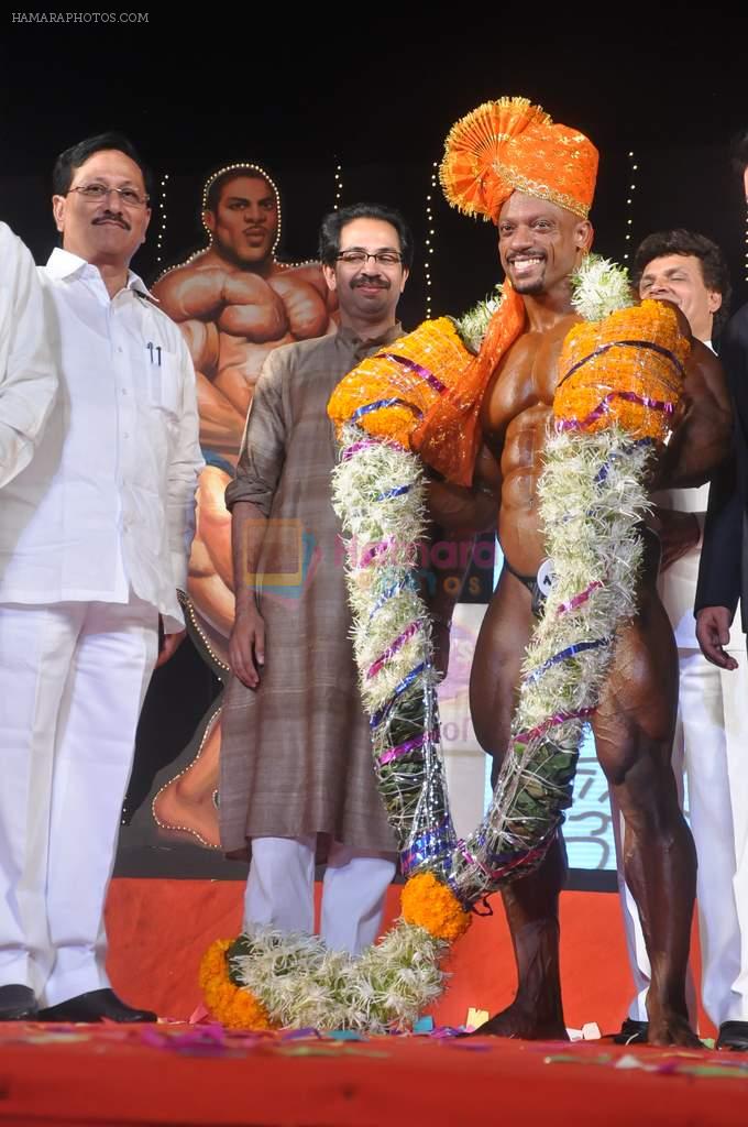 Uddhav Thackeray at Mr Universe contest in Andheri Sports Complex on 6th Nov 2011