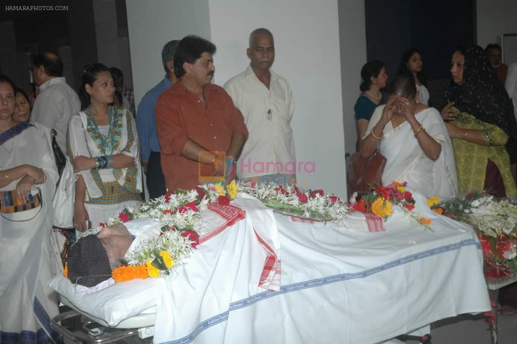 Ashok Pandit at Bhupen Hazrika's prayer meet in Kokilaben Hospital on 6th Nov 2011