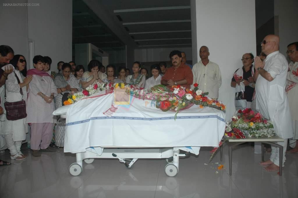 Ila Arun, Ashok Pandit at Bhupen Hazrika's prayer meet in Kokilaben Hospital on 6th Nov 2011