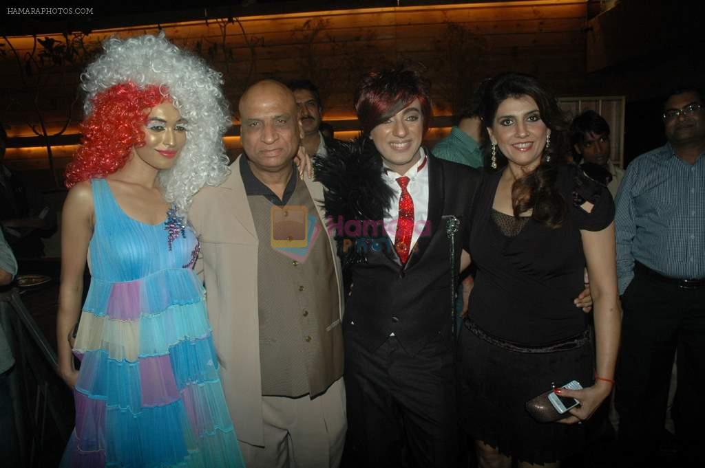 Rohit Verma at Rohit Verma birthday with fashion show in Novotel, Mumbai on 8th Nov 2011