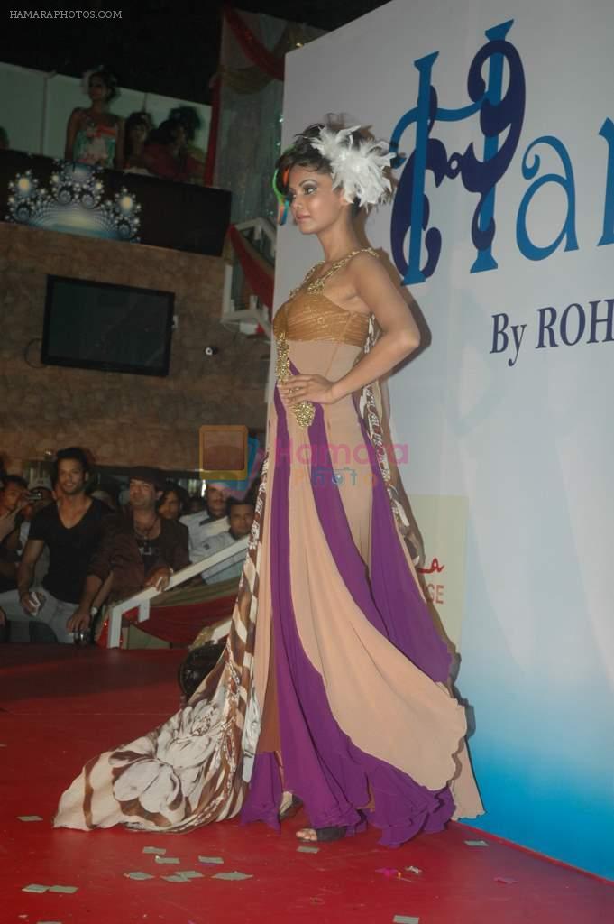 at Rohit Verma birthday with fashion show in Novotel, Mumbai on 8th Nov 2011