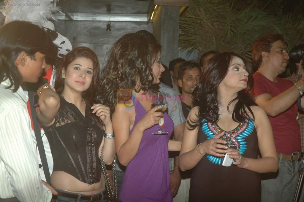 Sara Khan at Rohit Verma birthday with fashion show in Novotel, Mumbai on 8th Nov 2011