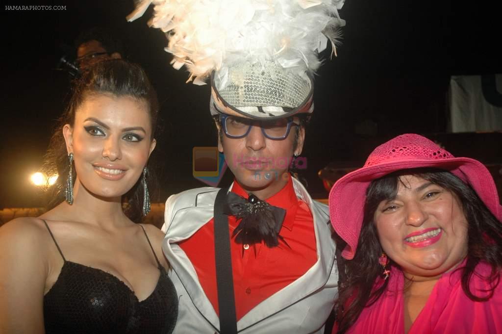 Dolly Bindra, Rehan Shah at Rohit Verma birthday with fashion show in Novotel, Mumbai on 8th Nov 2011