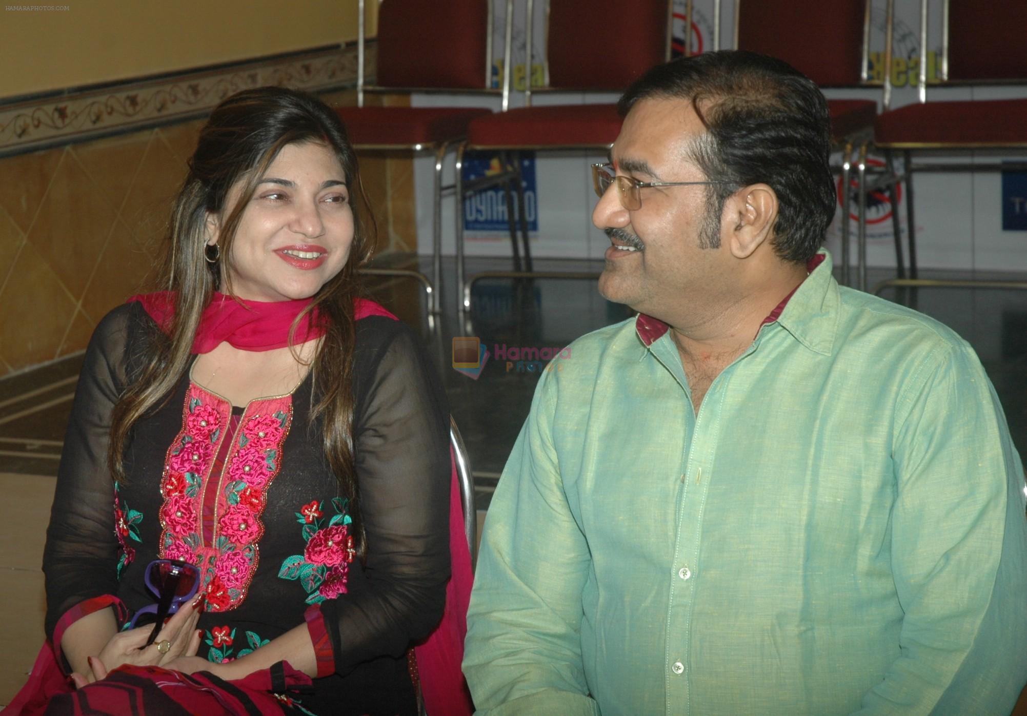 Sudesh Bhosle with Alka Yagnik at the rehearsals for the Cancer Aid & Research Foundation's Music Heals 2011 with 100 live musicians under the Music Batonship of Jayanti Gosher & Kishore Sharma on 9th Nov 2011