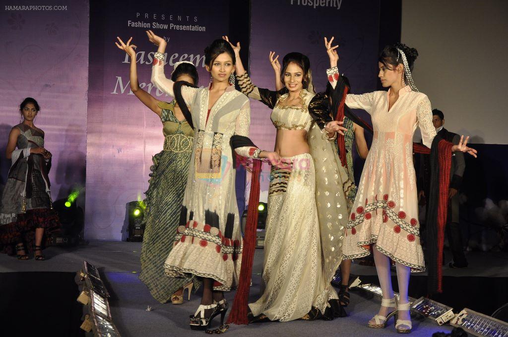 Model walks for Tasneem Merchant at World Cotton Research Conference in Renaissance, Mumbai on 9th Nov 2011