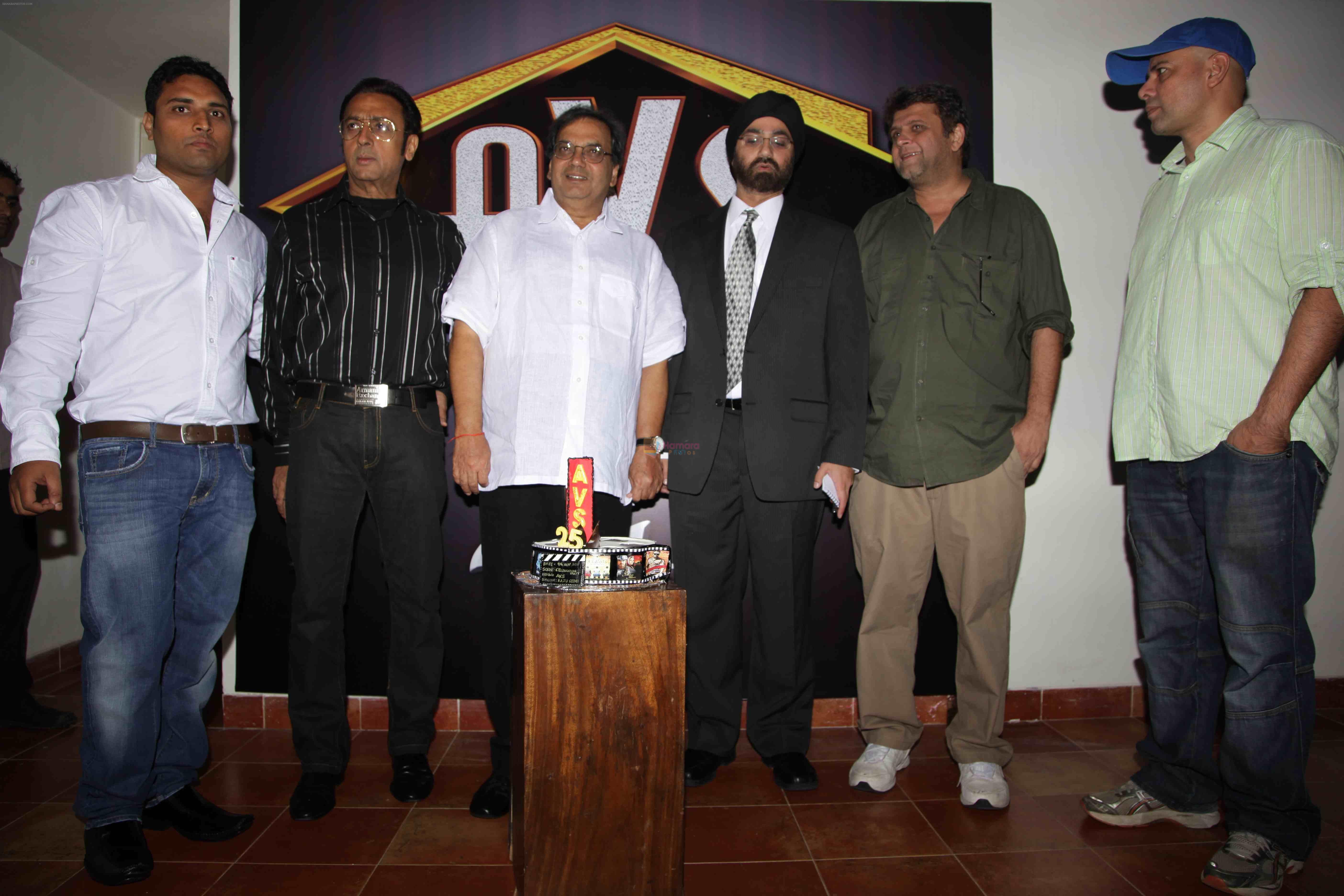 Gulshan Grover, Shubash Ghai, Owner Raju Sethi, Rahul Dholakia and Atul Agnihotri at AVS Bollywood Party in Le Sutra Gallery on 9th Nov 2011