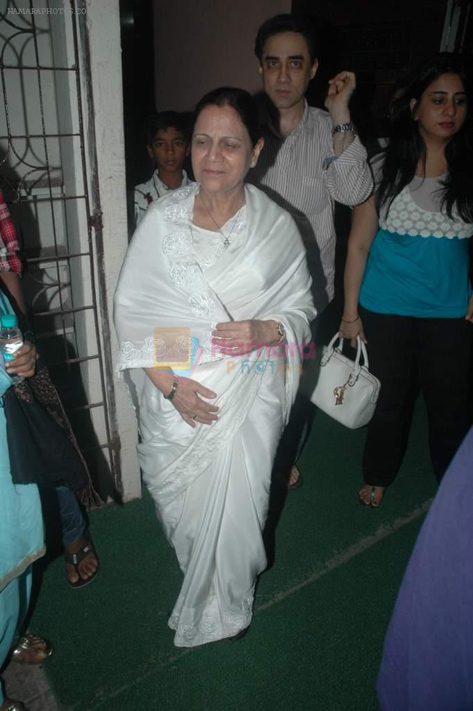 Faisal Khan with his mom at Rockstars special screening in Ketnav, Mumbai on 10th Nov 2011