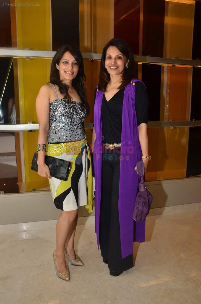 kriti Soni with poonam soni at Jewellery Designer Poonam Soni's classy birthday bash in Trident, Mumbai on 12th Nov 2011