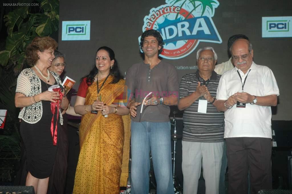 Farhan Akhtar at Celeberate Bandra concert with Asif Ali Beg in Bandstand, Mumbai on 12th Nov 2011