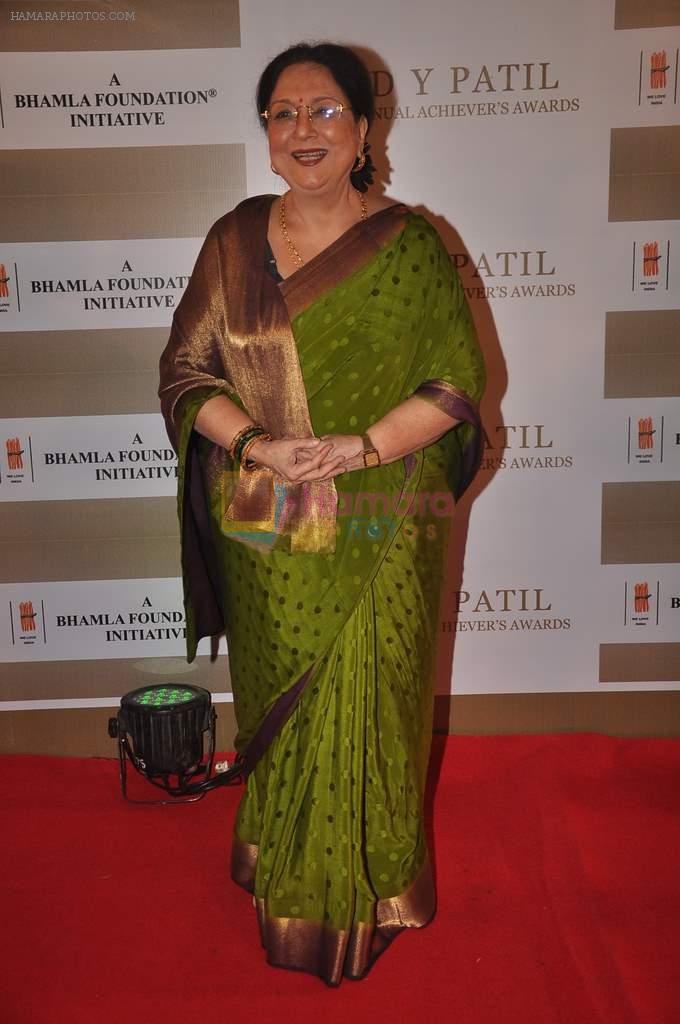 Tabassum at DY Patil Awards in Aurus on 13th Nov 2011