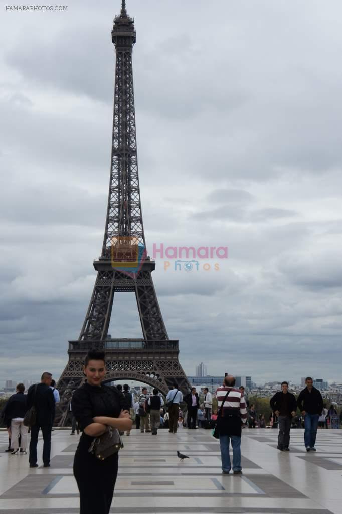 Sonakshi Sinha snapped on her Paris vacation on 6th Oct 2011