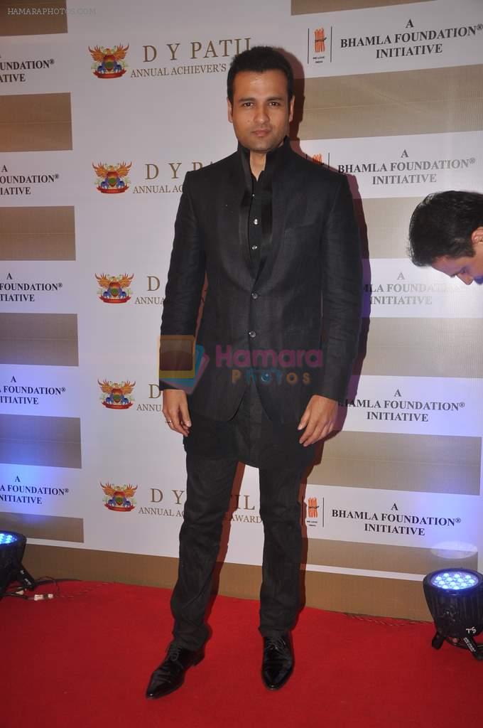 Rohit Roy at DY Patil Awards in Aurus on 13th Nov 2011
