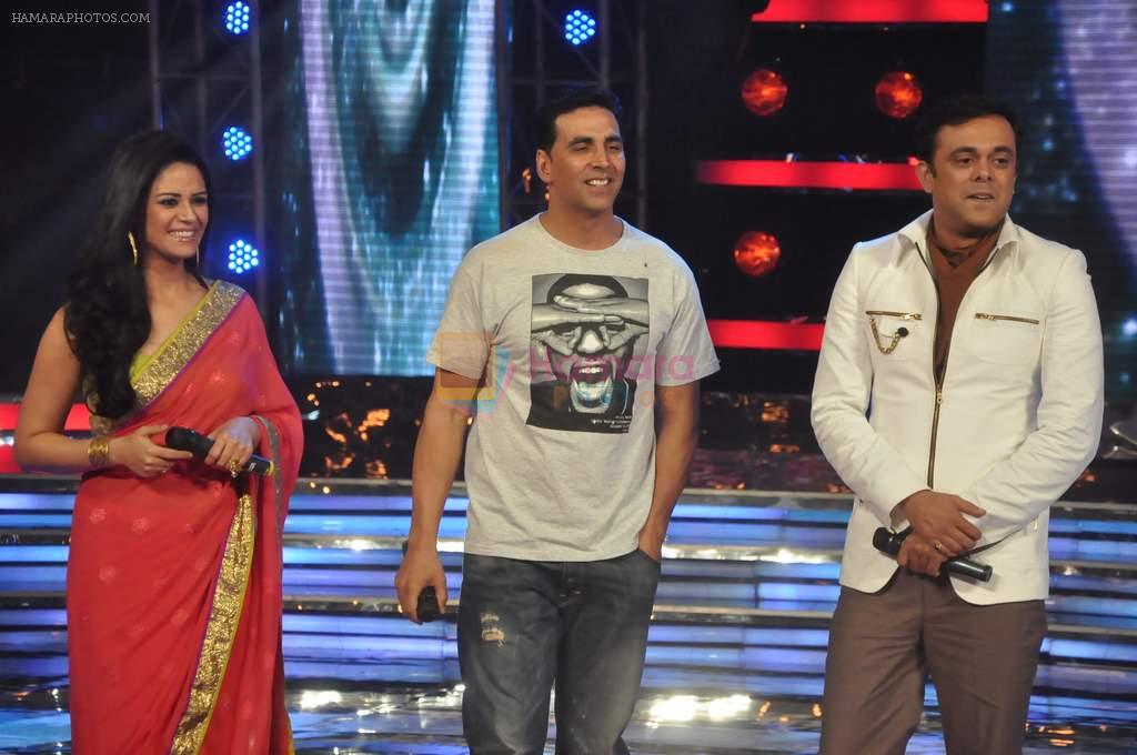 Akshay Kumar, Mona Singh, Sumeet Raghavan on the sets of Star Ya Rockstar in Famous on 15th Nov 2011